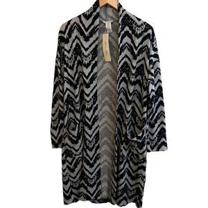 😊 3/$30 
NWT 1X Long Knit Cardigan by Brittany Black grey/black chevron pattern